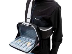 Westin W3 Street Sling Grey/blackeen Grote Tas Om Alles Netjes Op Te Bergen Materiaal: 660D/210D Diamantpatroon Polyester Met Coating Voorzien Van 5 Dozen Van 35 X 22 X 5 Cm Waterdichte Materialen Bovenste Compartiment Met 2 Verstelbare Verdeelschotten Speciale -Aanbevolen Winkels Voor Visbenodigdheden westin w3 street sling grey blackeen grote tas om 2